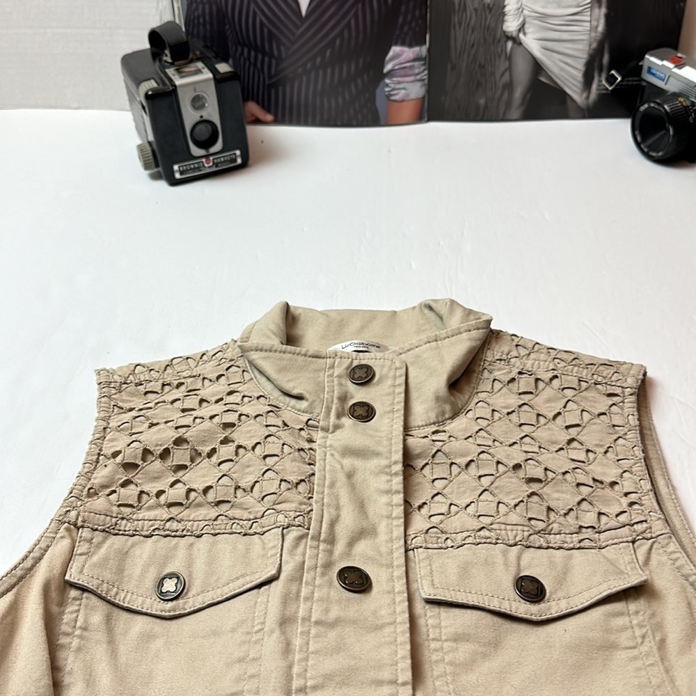 Liz Claiborne utility vest with a tie waist and snap closure - Picture 2 of 11